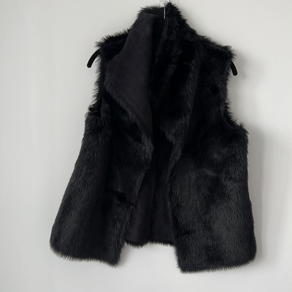 RW&CO Faux Fur/Suede Reversible Vest - Picture 4 of 5